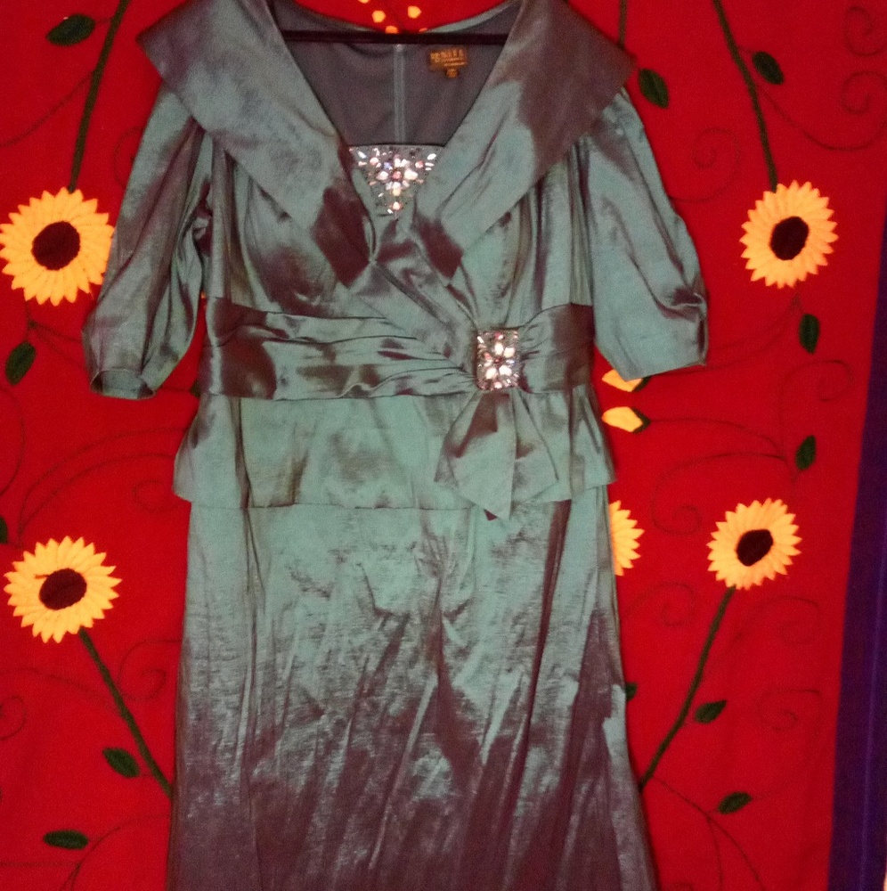 Ignite evenings formal torquoise green gown